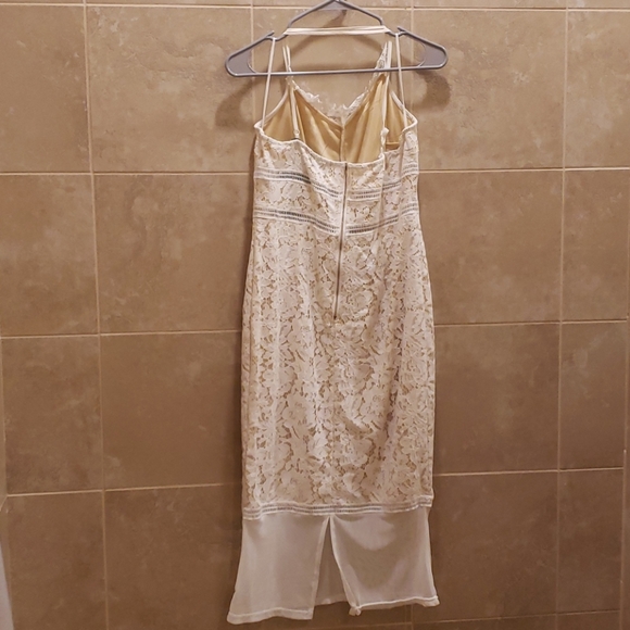 White lace dress, midi, size 10, criss cross strap - Picture 3 of 6
